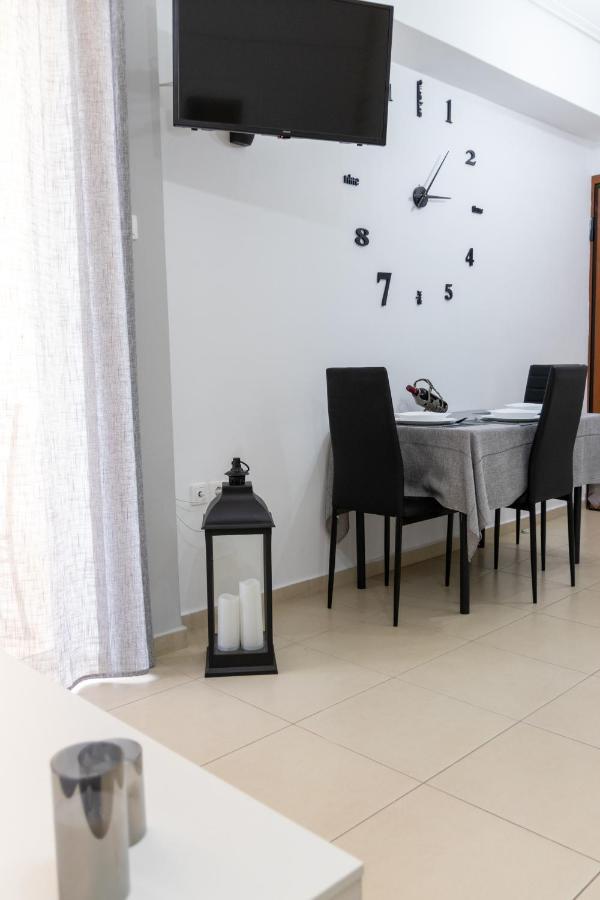 C3 Modern Spartan Apartment Exterior foto